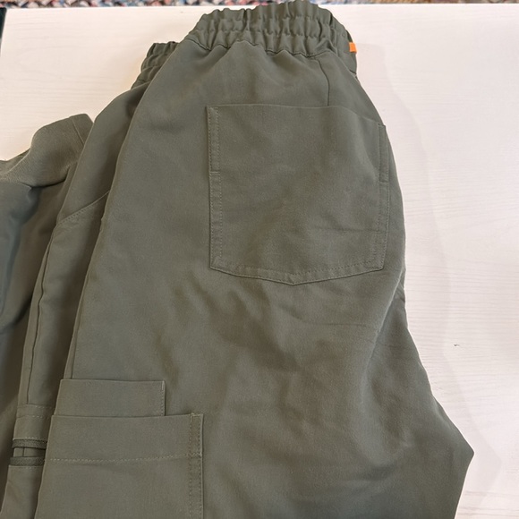 Figs Joggers - Picture 4 of 6